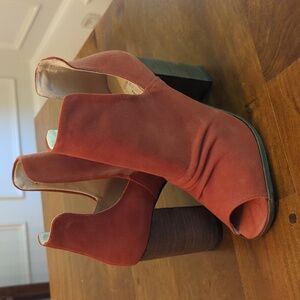 Kristin Cavallari Chinese Laundry - Burnt Orange suede peep toe booties size 8.5